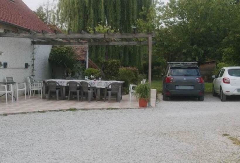 ベッドアンドブレックファースト Maison Cerviña