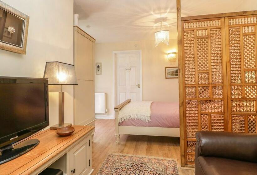 Relaxing Studio   Sauna   Luxe Bed   Pet Friendly