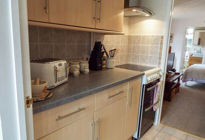 Relaxing Studio   Sauna   Luxe Bed   Pet Friendly