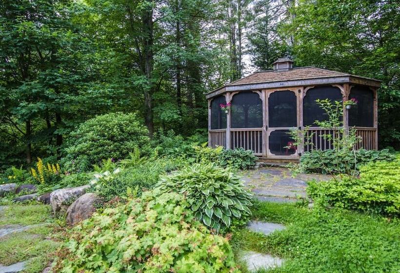 Cottage In The Woods