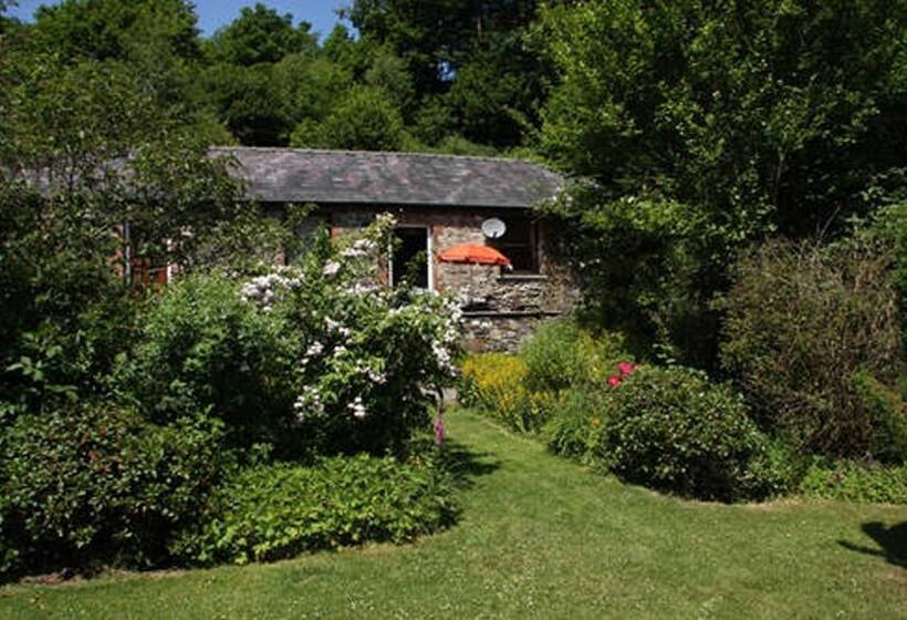 Cwm Irfon Lodge Cottages