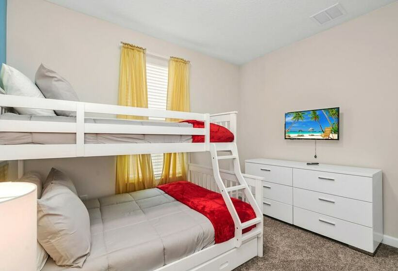 Edgy, Modern 6 Bed 5 Bath