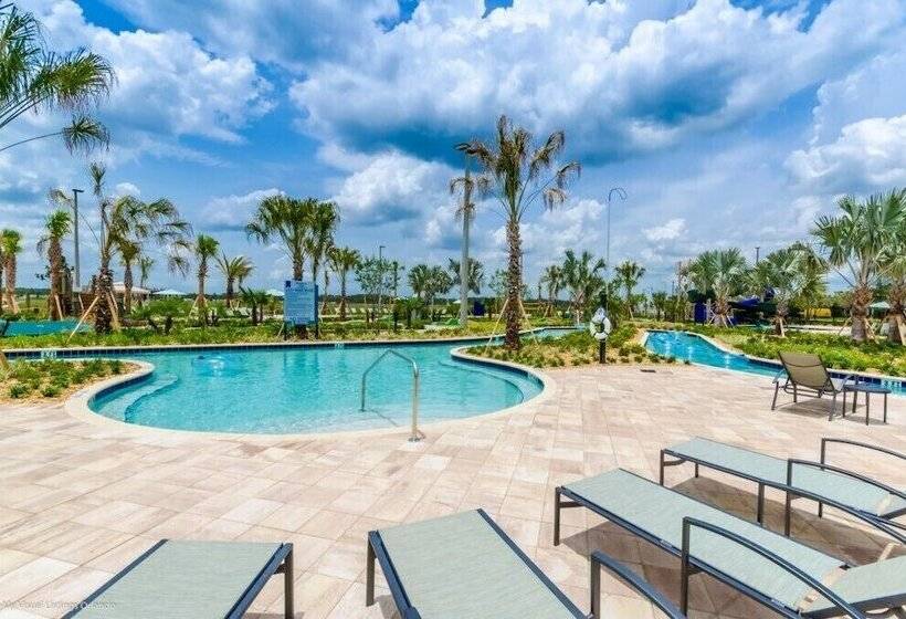 Edgy, Modern 6 Bed 5 Bath