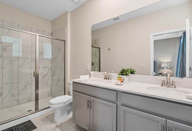 Edgy, Modern 6 Bed 5 Bath