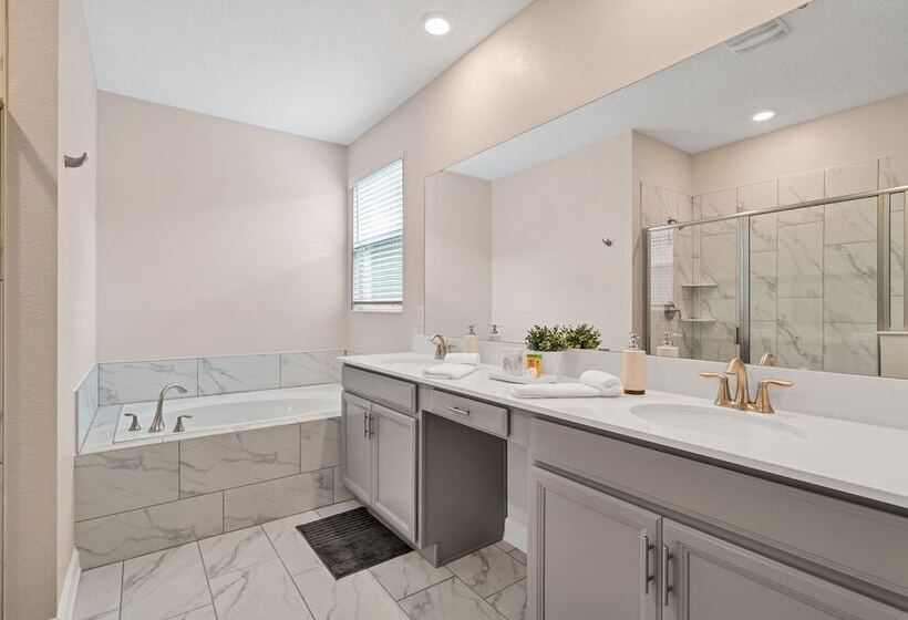 Edgy, Modern 6 Bed 5 Bath