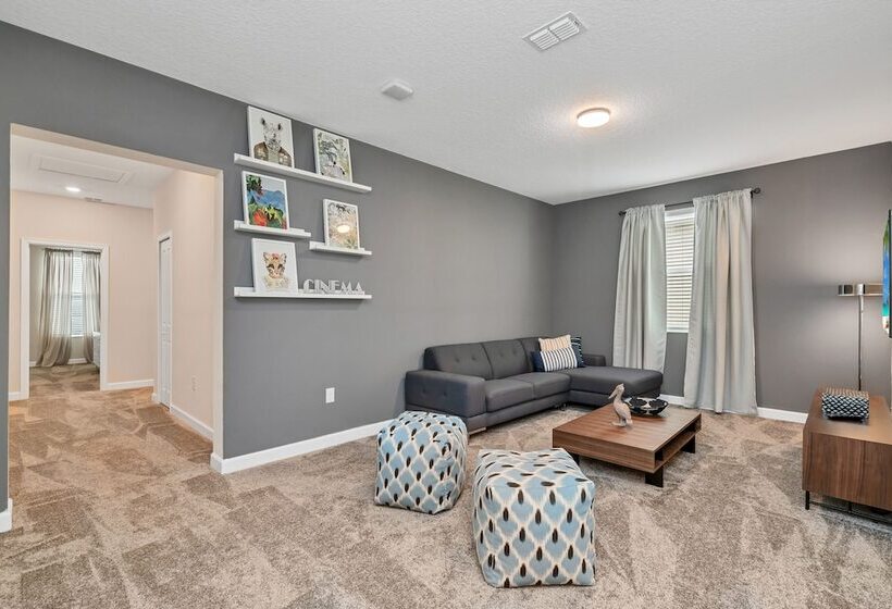 Edgy, Modern 6 Bed 5 Bath