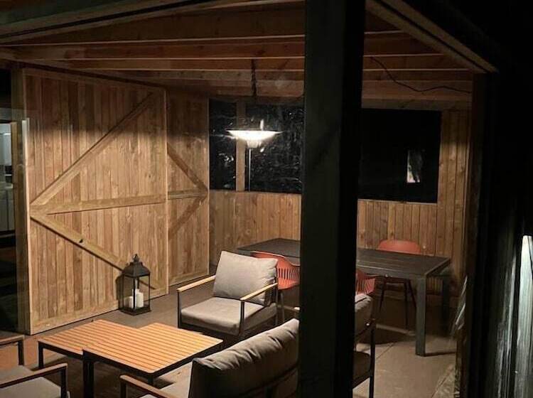 Eyja Mörk & Bubble Bedroom