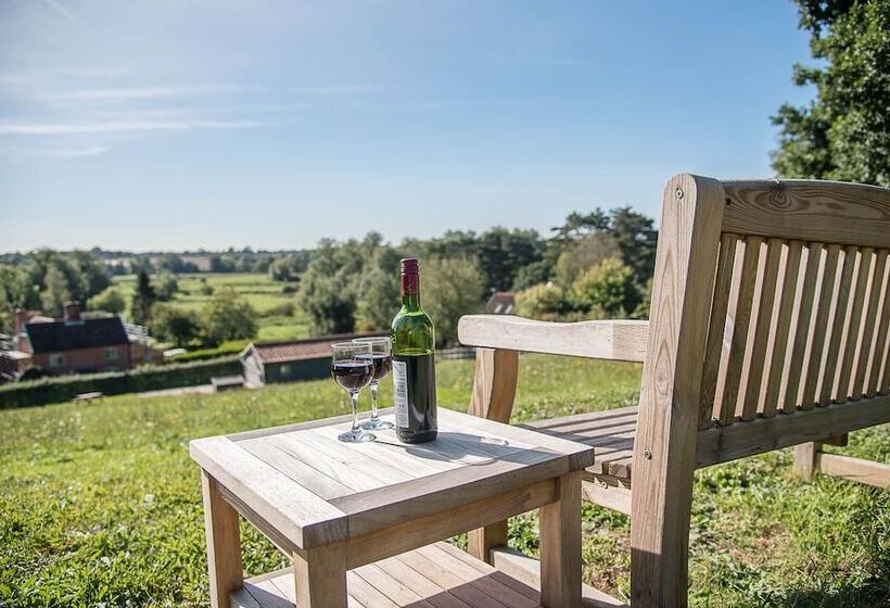 Hill Stables, Ufford