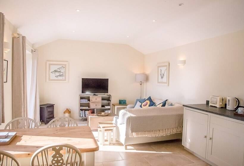 Hill Stables, Ufford