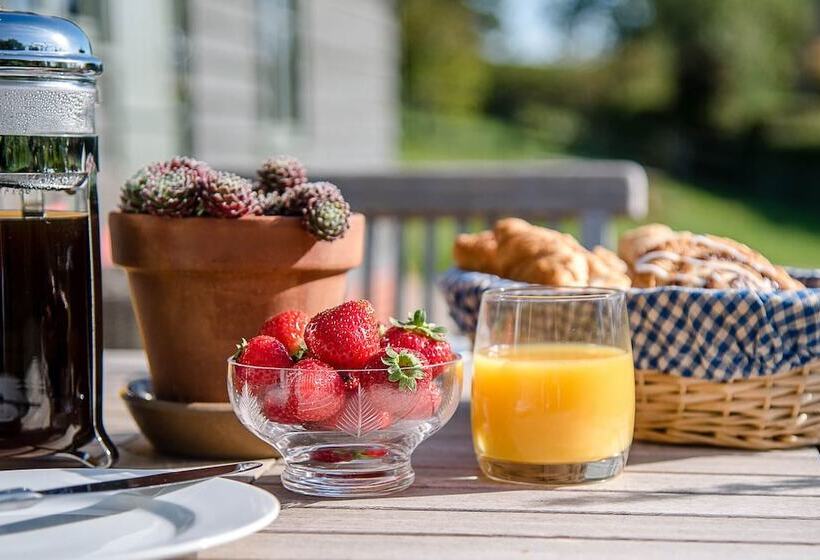 Hill Stables, Ufford