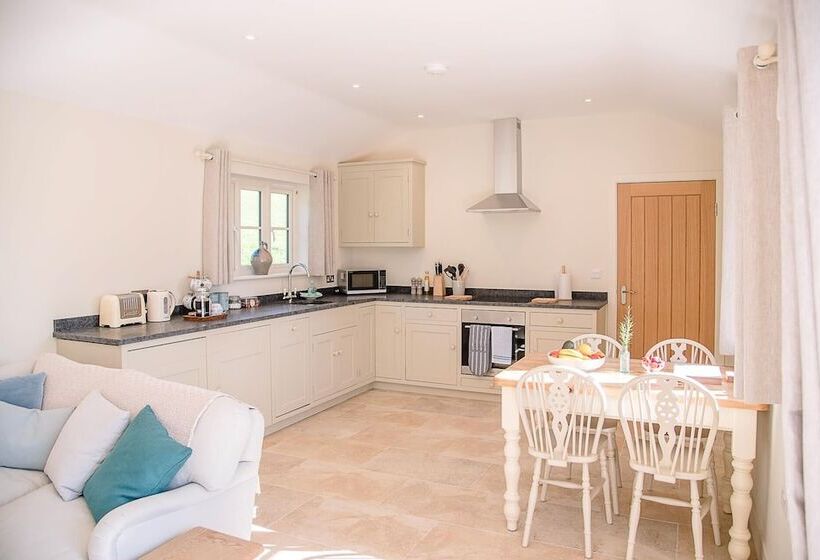 Hill Stables, Ufford