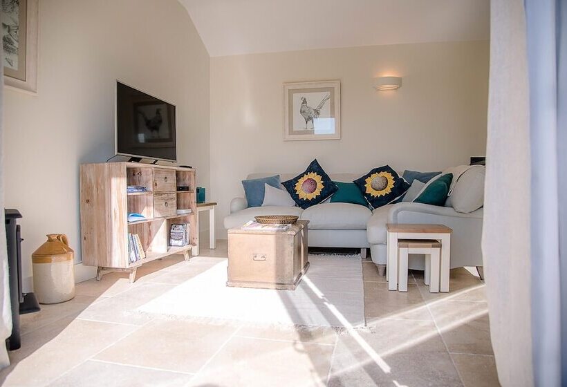 Hill Stables, Ufford