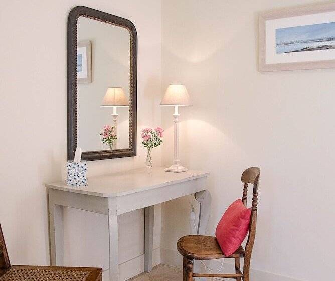 Hill Stables, Ufford