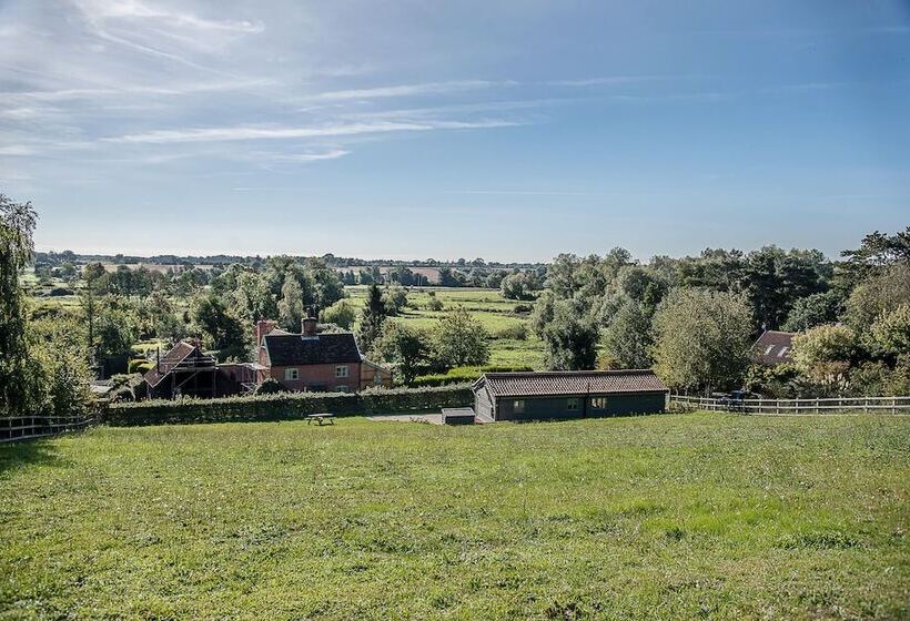 Hill Stables, Ufford