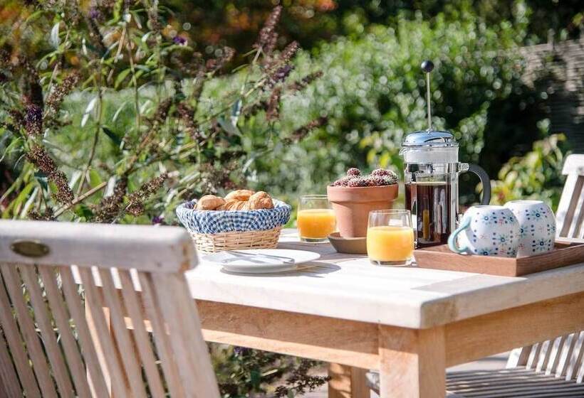 Hill Stables, Ufford