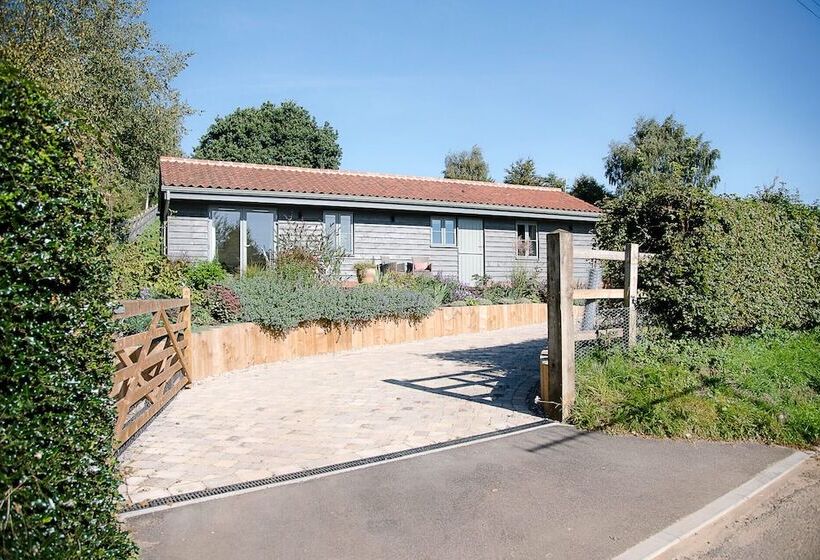 Hill Stables, Ufford