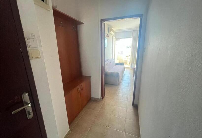 Holiday Apart 50 Meters To Beach, Sea View Apartments