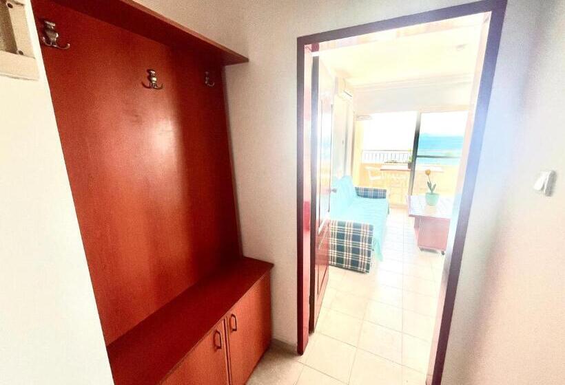 Holiday Apart 50 Meters To Beach, Sea View Apartments