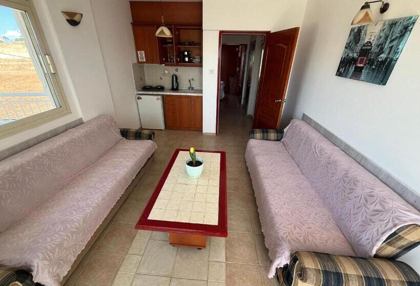 Holiday Apart 50 Meters To Beach, Sea View Apartments