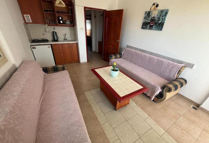 Holiday Apart 50 Meters To Beach, Sea View Apartments