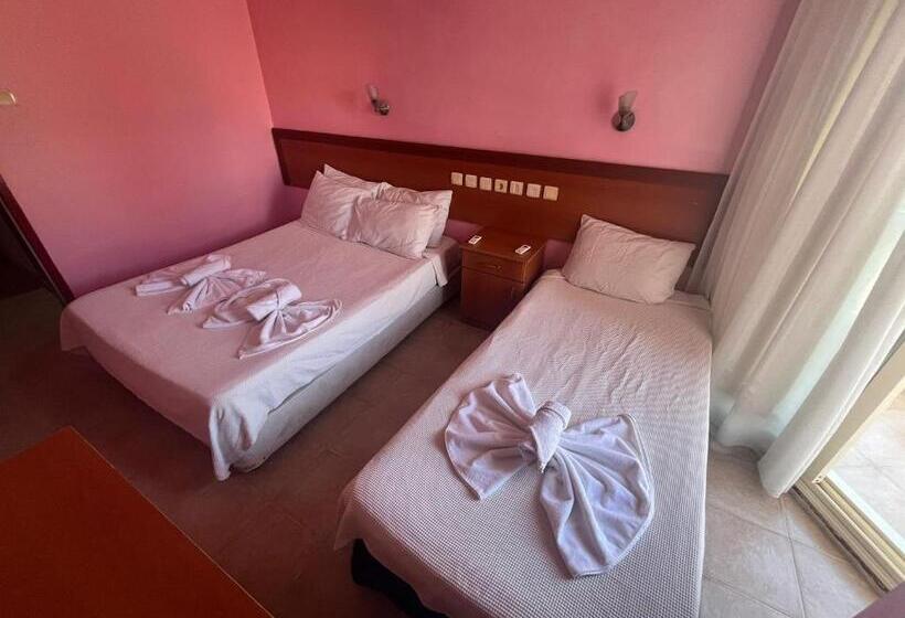 Holiday Apart 50 Meters To Beach, Sea View Apartments