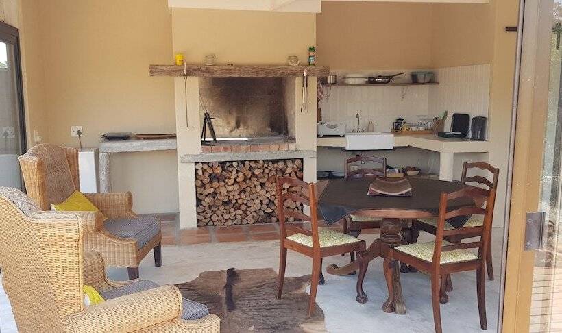 בית מלון כפרי Avani Lodge Private Nature Reserve