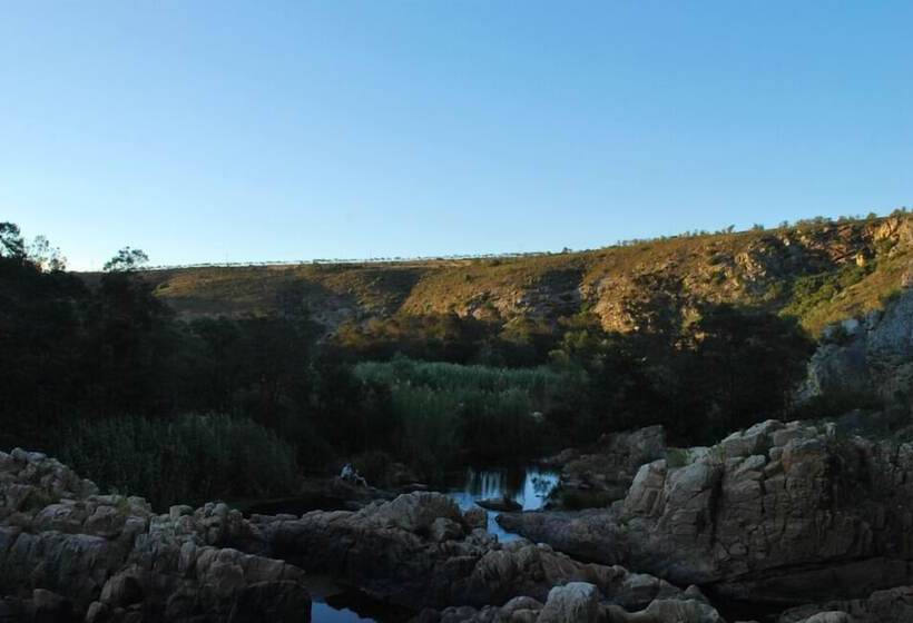 בית מלון כפרי Avani Lodge Private Nature Reserve