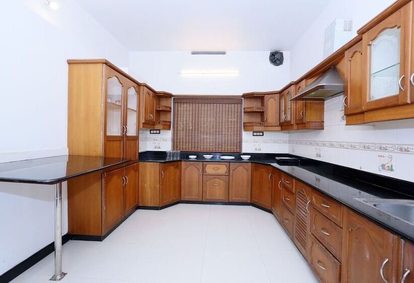 Отель Malar Homes By Oyo