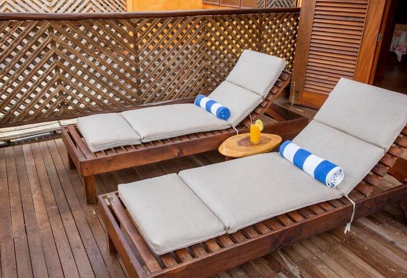 هتل Punta Arena Surf Suites