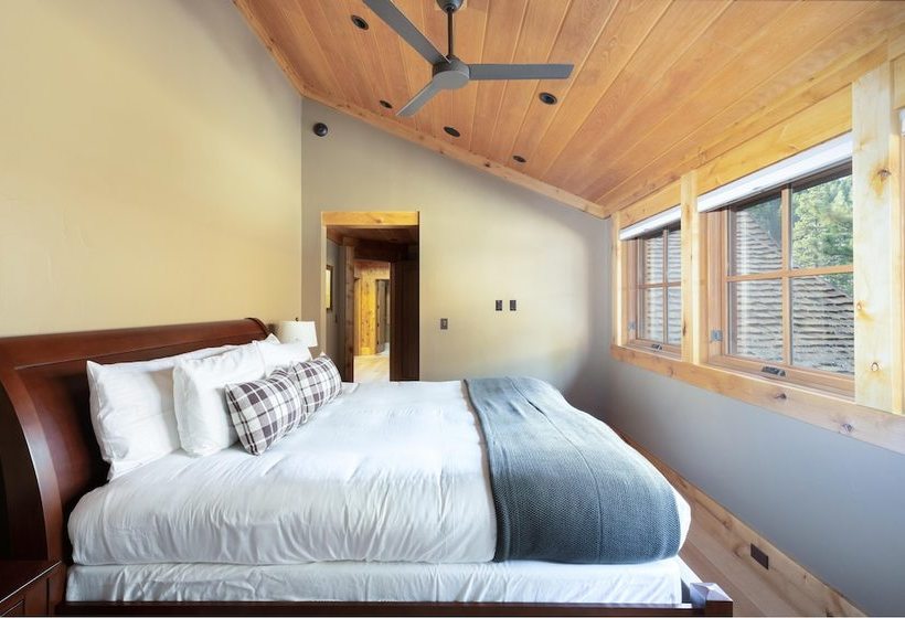 Hunter By Avantstay | Riverfront Cabin W/ Prvt Cottage | 10mins From Squaw