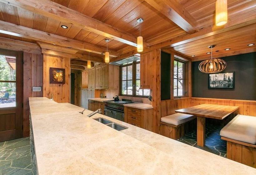 Hunter By Avantstay | Riverfront Cabin W/ Prvt Cottage | 10mins From Squaw