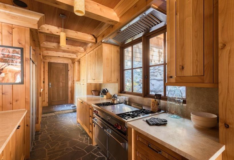 Hunter By Avantstay | Riverfront Cabin W/ Prvt Cottage | 10mins From Squaw