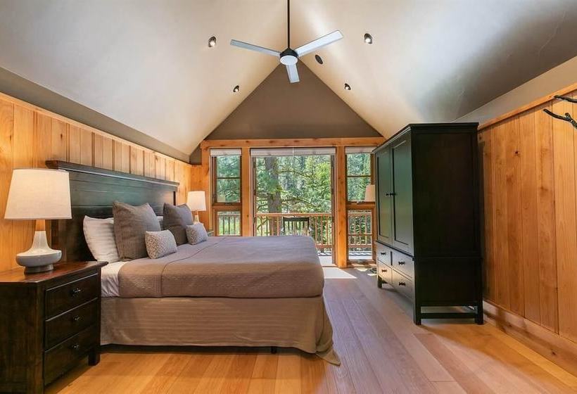 Hunter By Avantstay | Riverfront Cabin W/ Prvt Cottage | 10mins From Squaw