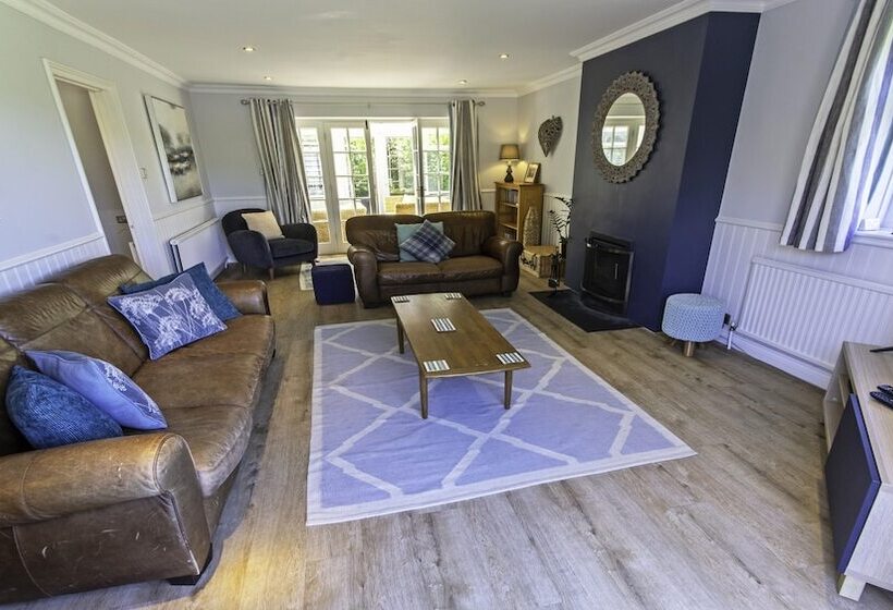 Ladywell Croyde 6 Bedrooms, Sleeps 12, Hot Tub