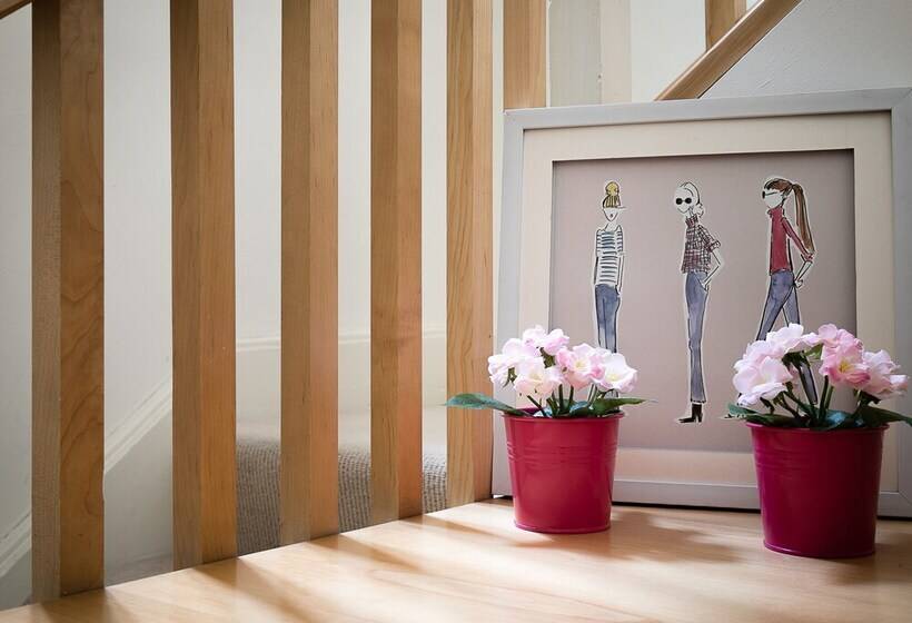 Luxury 5 Bedroom Villa With Parking And Ac