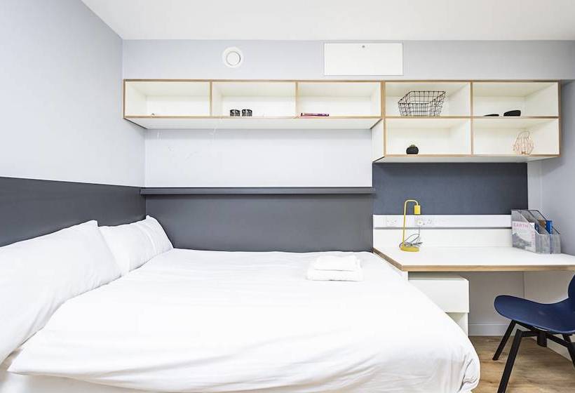 Magnificent Rooms Studios & Apartments