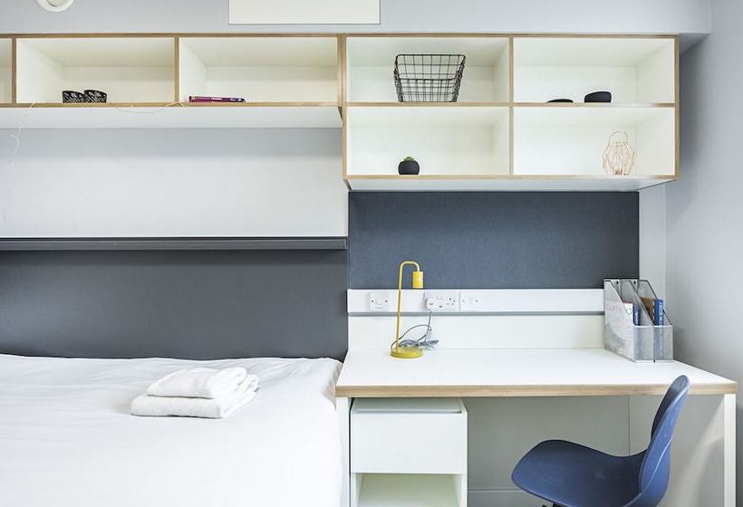 Magnificent Rooms Studios & Apartments