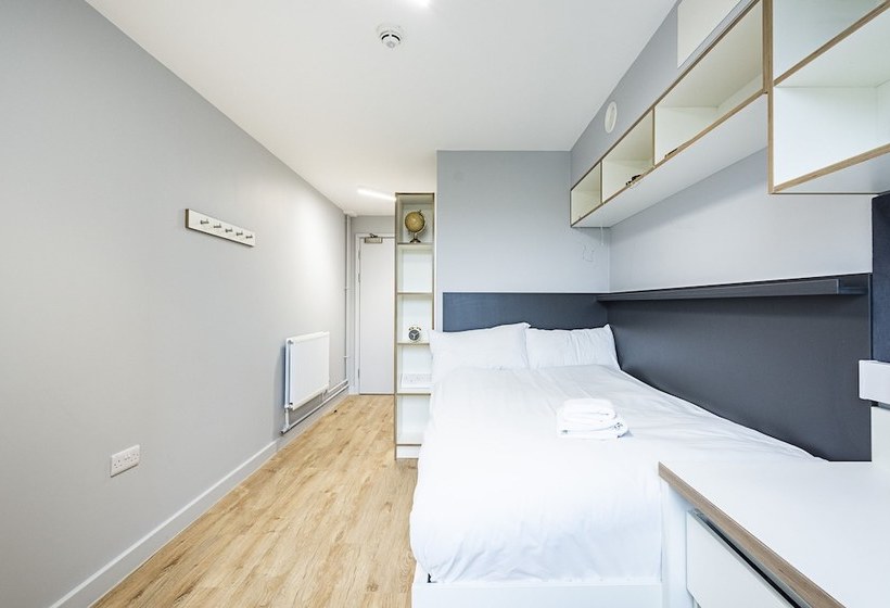 Magnificent Rooms Studios & Apartments