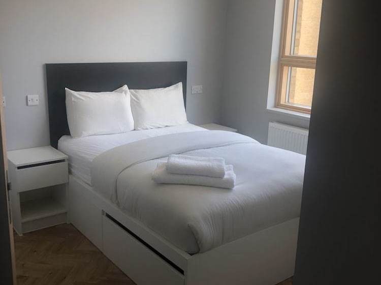 Magnificent Rooms Studios & Apartments