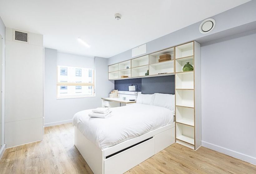 Magnificent Rooms Studios & Apartments