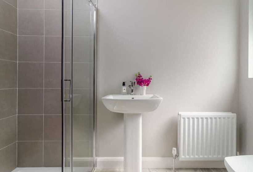 Malone Premium Cottage City Centre Access