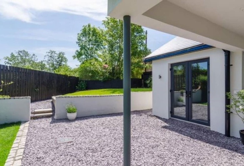 Malone Premium Cottage City Centre Access