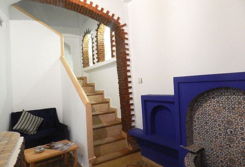 ペンション Maison Raouia