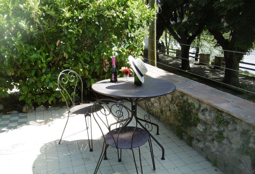 פנסיון Limoux Riverside Gardens