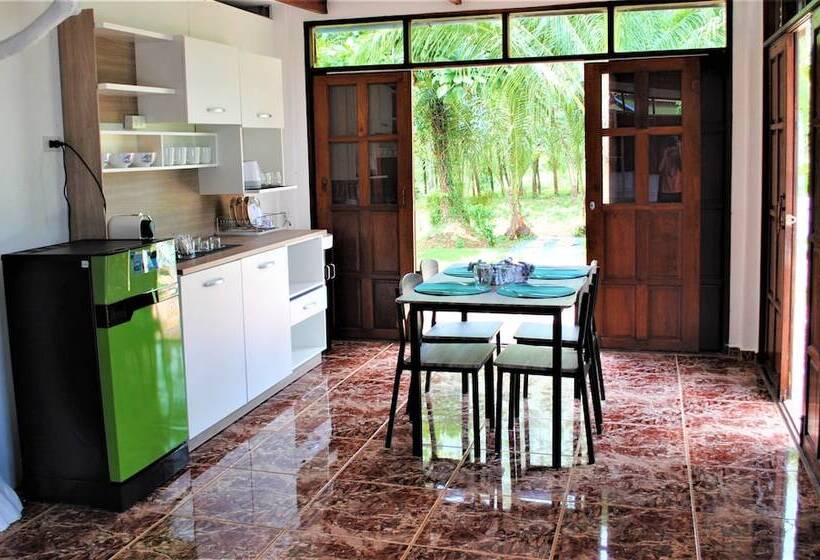 ペンション Swiss Sawasdee Koh Mak