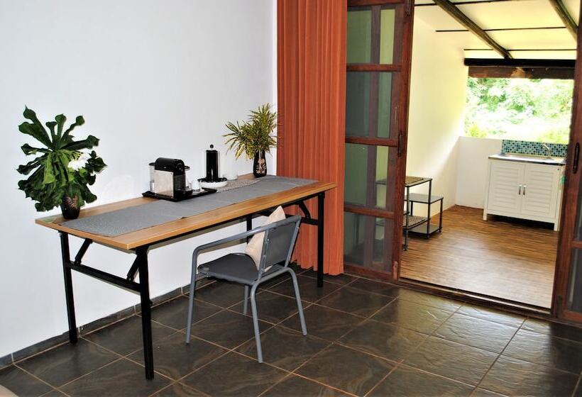 ペンション Swiss Sawasdee Koh Mak