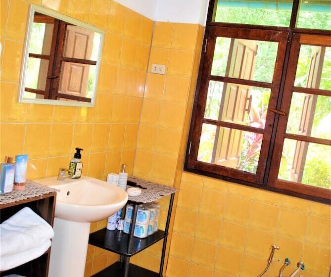 ペンション Swiss Sawasdee Koh Mak