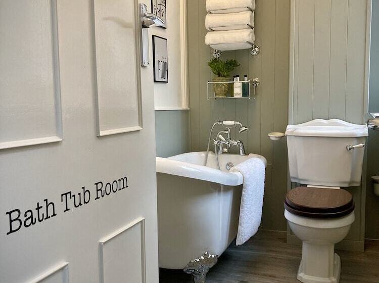 פנסיון The Devonian