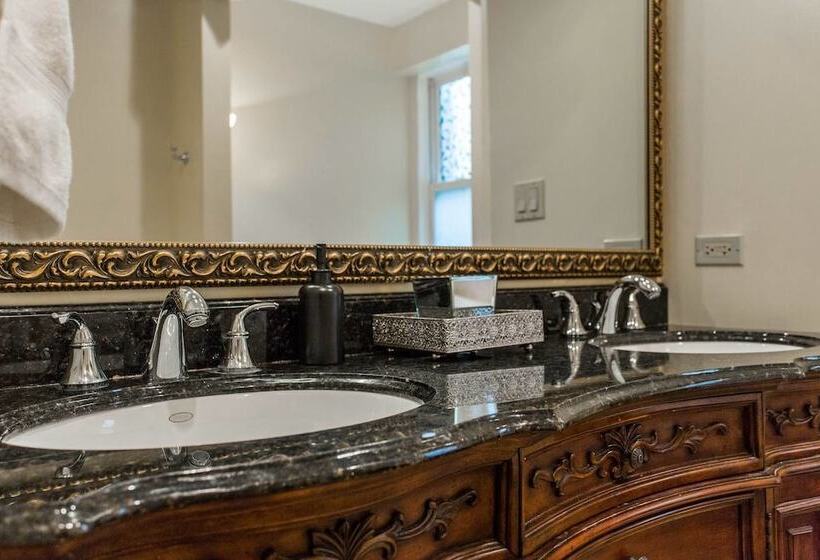 Safe Spacious Mansion Indowntown