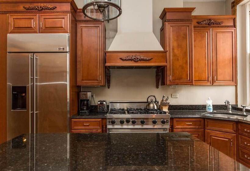 Safe Spacious Mansion Indowntown